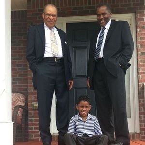 Meet your Posher, Dennis